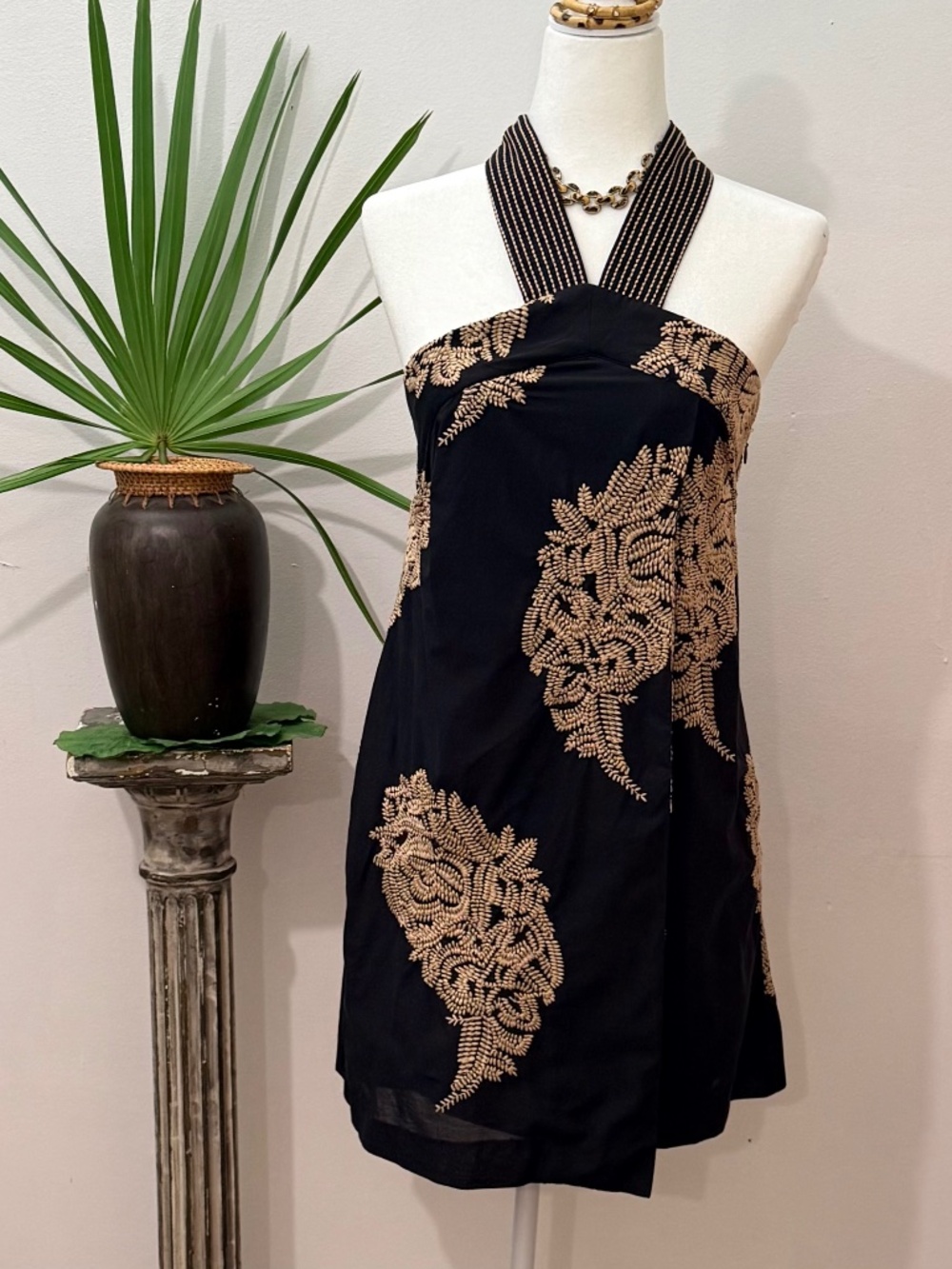 CIEBON Varella Leaf Embroidered Halter Mini Dress NWOT. SZS Resort BOHO